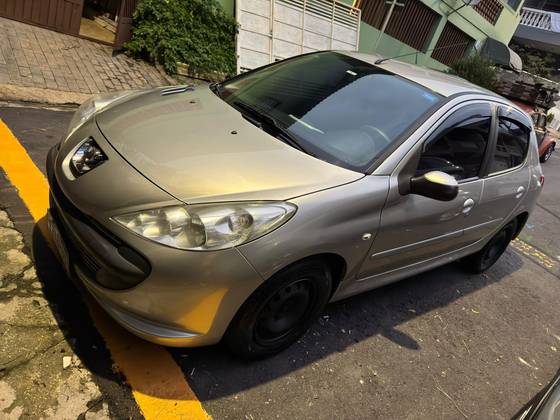 PEUGEOT 207 1.4 XR 8V FLEX 4P MANUAL PEUGEOT 207 1.4 XR 8V FLEX 4P MANUAL